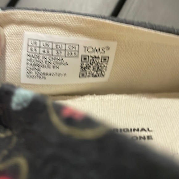 NWOB TOMS  Women’s Tree Lights Holiday Shoes - Picture 4 of 6